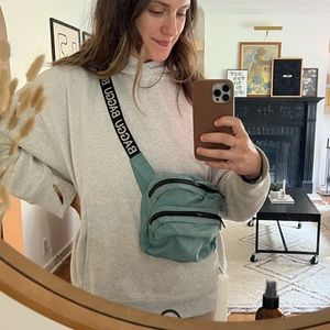 Rare teal BAGGU Fanny pack with Original White Letter Strap - Discontinued